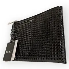 新品未使用✨️DKNY スタッズデザイン ポーチ 旅行 おでかけ 旅行 雪 冬