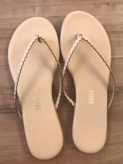 TKEES サンダル　ベージュ　23.5のサムネイル