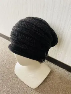 黒いリブ編みニット帽 サイド金具付き