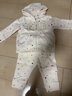 GAPパーカーとズボンの上下セット