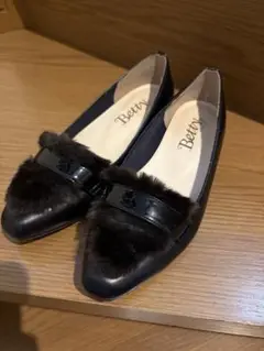 BETTY CLUB ファー付き ローヒールパンプス 黒 24㌢ 新品