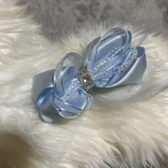 子供　水色リボンのヘアピン