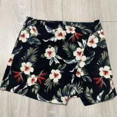 Hollister フローラルショートパンツ ネイビーのサムネイル