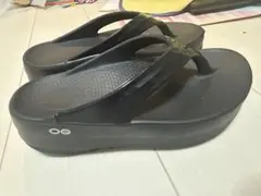 OOFOS OOmega サンダル 厚底 ブラックのサムネイル