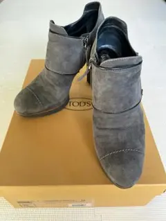 ブーティーTOD'S グレー スエード 35のサムネイル