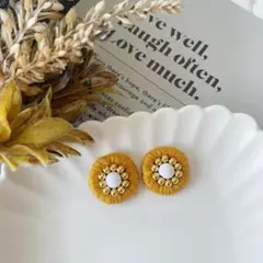 ふんわり まんまるビーズ (イエローブラウン) ビーズ刺繍 ピアス/イヤリング