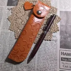 ハート型押しレザー　ペンケース　オレンジ