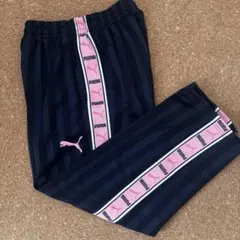 【美品】PUMA トラックパンツ サイドライン ロゴ総柄 ピンク〈155〉