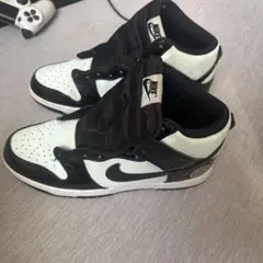 ブラック スニーカー