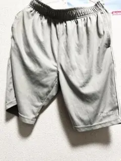 スポルディング　ほぼ未使用　グレーハーフパンツ　スポーツ用　メッシュ素材　Mのサムネイル