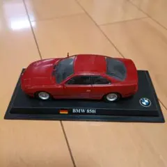 BMW 850i 赤 ミニカー 1/43のサムネイル