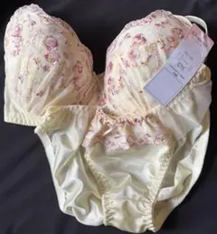 ブラジャーショーツセットG75 1時間以内に発送可のサムネイル