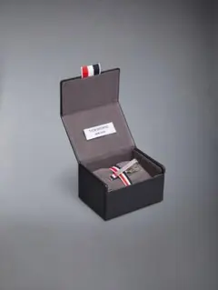 2026年最新】THOM BROWNE メンズ ネクタイピンの人気アイテム - メルカリ