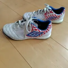 UMBRO サッカー トレーニングシューズ　21.5cmのサムネイル
