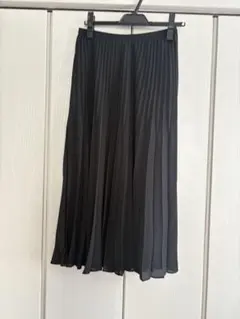 黒 プリーツスカート