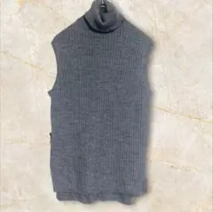 【ユニクロ】タートルネックニットベスト　毛混　ストレッチ　ノースリーブ　グレー