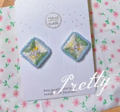 ハンドメイド ダイヤモンド型ビーズカラフル ピアス 刺繍 イヤリング