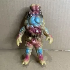 ヤモマーク　ブラックピジョン 赤 スーフェス ソフビ　フィギュア ヤモマーク ブラックピジョン ソフビ 青赤グラデーション - メルカリ