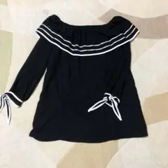 フォーエバー21  美品　おしゃれ　黒　フリル襟　ブラウス　可愛いリボン付き