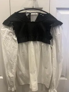 ZARA フリル付き長袖シャツ 白/黒
