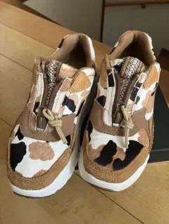 UGG W CA805 23.5 ZIP Cow Print Chestnutのサムネイル