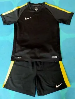 Nike サッカーウェア 黒/黄色 半袖・ショートパンツ
