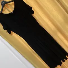 UNIQLO 黒 半袖 ひざ丈　ミモレ丈　ワンピース M 美品