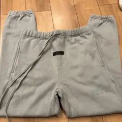 FOG ESSENTIALS スウェットパンツ　ラバーロゴ　カーキ　SEAL