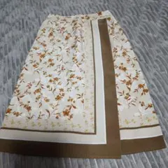 ひざ丈スカート