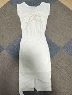 アイボリー フロントねじり 无袖ワンピース