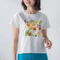ビアッジョブルー　フラワープリントTシャツ 1回着用美品のサムネイル