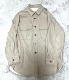 【美品】GU フェイクレザーオーバーシャツ　ジャケット　Mサイズ　ベージュ