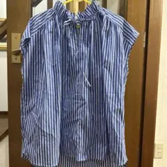 青と白のストライプ ノースリーブシャツ