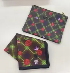 新品2点セット【ANNA SUI】 ハンカチとポーチ　ローズ模様