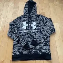 UNDER ARMOUR 迷彩柄パーカー LG