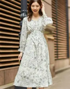 飾りくるみ釦付きシャーリングフラワープリントワンピース　ミント