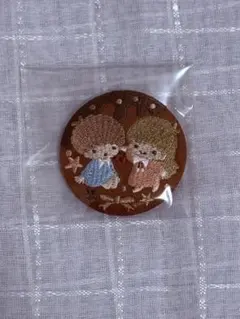 サンリオ 刺繍缶バッジビスケット3 リトルツインスターズ キキララ