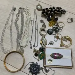 アクセサリーいろいろジャンク　チェーン　ブローチ