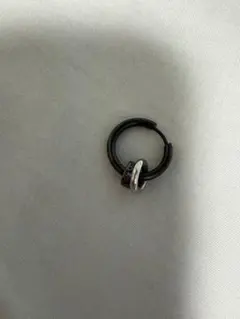 黒いリングピアス(片耳用)