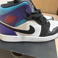 NIKE air jordan1 mid