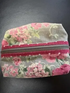 LAURA ASHLEY花柄 ポーチ ファスナー付き