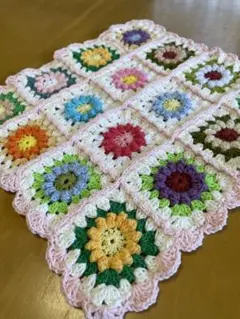花モチーフ16個使用　パブコーン編み　マルチカバー　インテリアマット　かぎ針編み