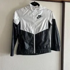 NIKE ナイキ　ウインドランナーナイロンパーカーM140〜150