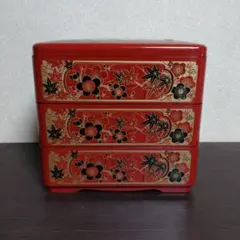 赤い花模様の3段重箱