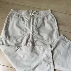 ベージュのナイロンズボン　140