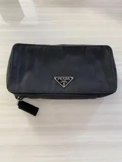 PRADA ブラック ナイロン ポーチ 【訳あり】裏面の内部ヨレがある
