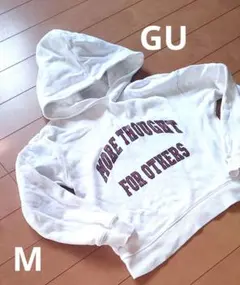 GU フード付きホワイトスウェット