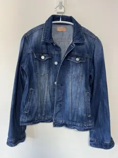 Item thumbnail for item ae54c6f6-6e1d-47f3-ba4e-a388cccbc161