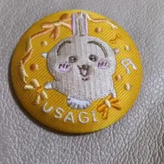 ちいかわ 刺繍缶バッジ うさぎ - メルカリ
