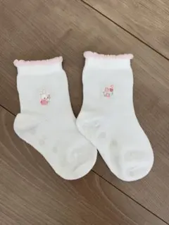 ファミリアホワイト ベビー靴下 ウサギ刺繍